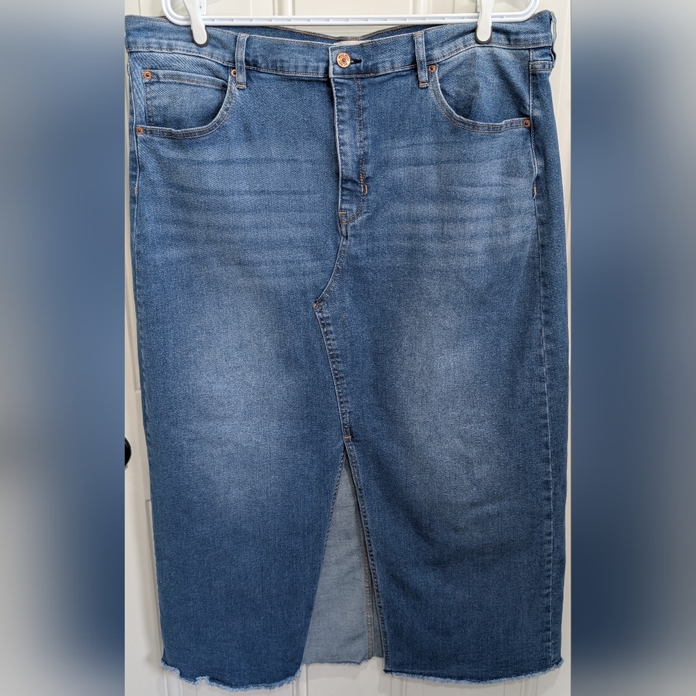 3/$50 Nicole Miller Classic Blue Midi Skirt 16